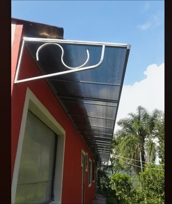 Toldo de policarbonato em fachada